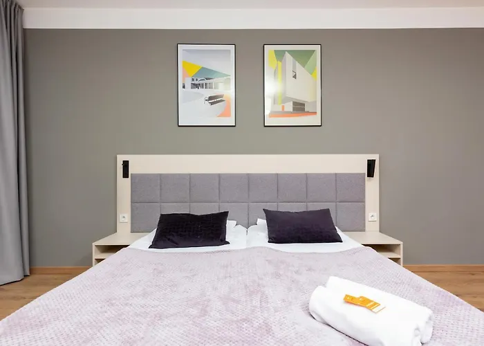 Wolska Residence Apartments With Parking By Noclegi Renters
